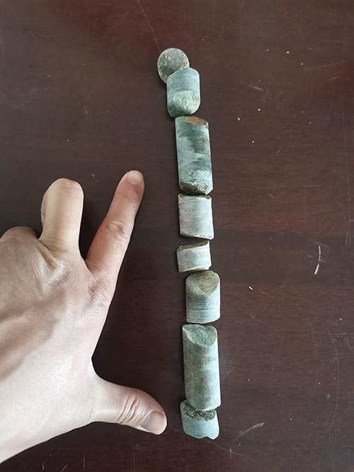 紹爾背包鉆機(jī)采集出的樣品.jpg