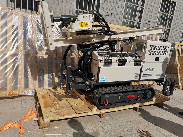 TEC液壓直推式鉆機(jī).jpg