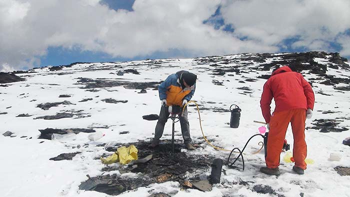 紹爾背包鉆機(jī)高山打鉆.jpg