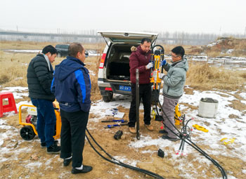 美國犀牛HPD液壓手持式取土鉆機(jī)天津交付使用